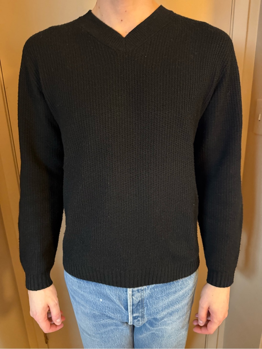 Uniqlo Men's Black V-Neck Knit Sweater